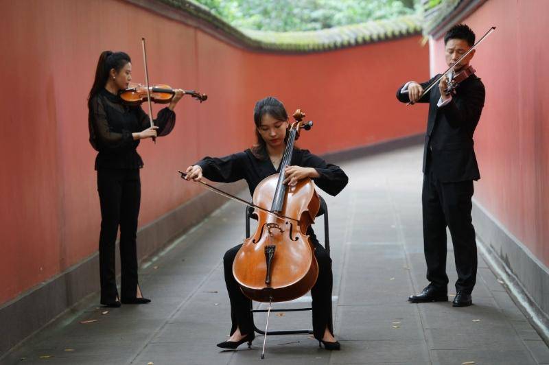 街头歌手小苹果儿童版歌曲:用音乐实现成都与世界对话 交响乐版《成都》面向全球发布-第1张图片-太平洋在线下载