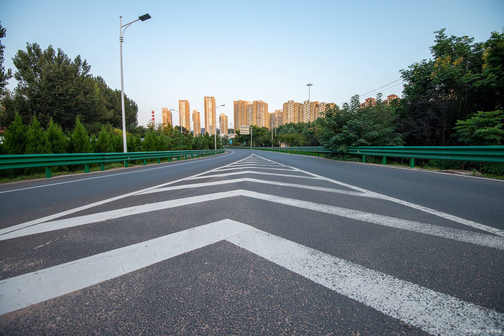 亚太版苹果6破解
:修好农村路 通好旅游路 建好高速路