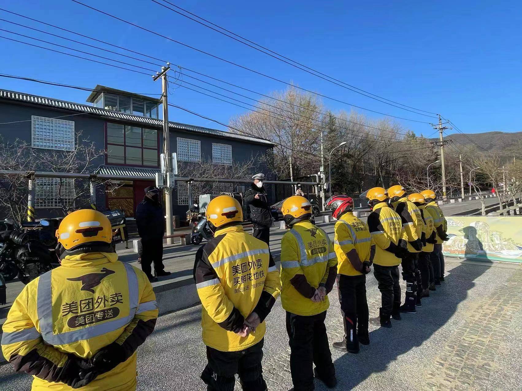 道路从业教育苹果版
:“一盔一带 安全常在”海淀交警深入美团外卖企业开展春运期间宣传工作